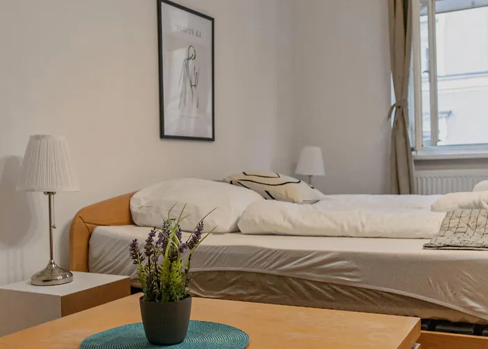Spacious Two Bedroom Near Wiener Stadthalle Apartamento