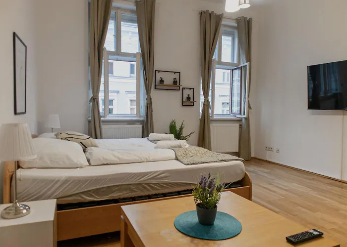 Spacious Two Bedroom Near Wiener Stadthalle * Viena