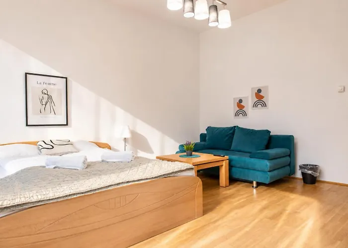 Spacious Two Bedroom Near Wiener Stadthalle Viena
