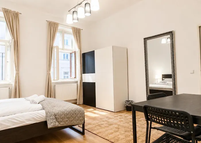 Spacious Two Bedroom Near Wiener Stadthalle Viena