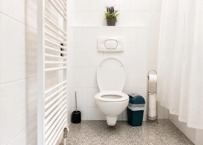 Spacious Two Bedroom Near Wiener Stadthalle