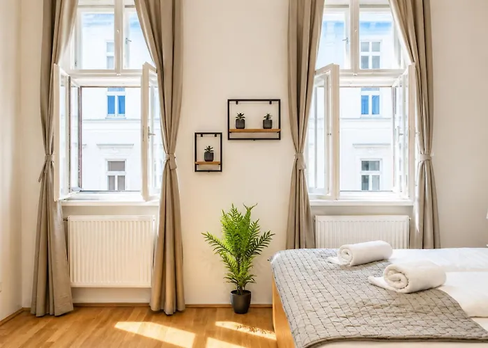 Spacious Two Bedroom Near Wiener Stadthalle Apartamento Viena